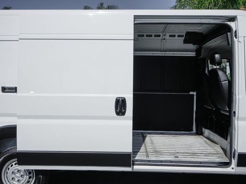 Used 2025 RAM ProMaster 2500 w/ Convenience Group FWD image 12
