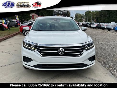 Used 2022 Volkswagen Passat 2.0T SE image 2