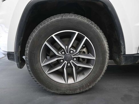 Used 2021 Jeep Grand Cherokee Limited w/ Luxury Group II AWD/4WD image 2
