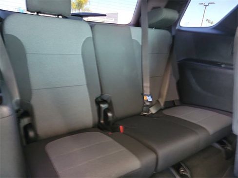Used 2023 Chevrolet Traverse LT image 27