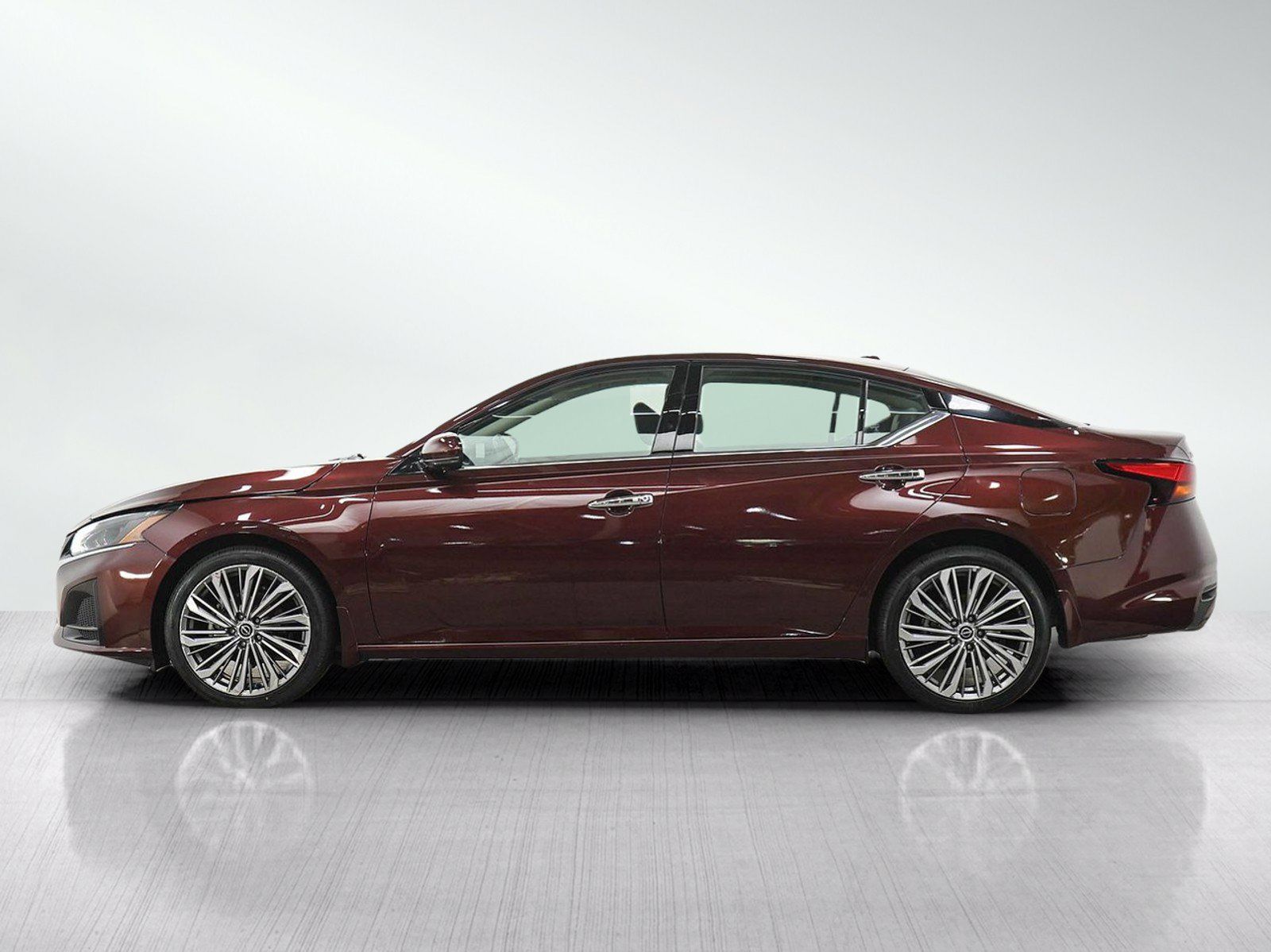 Used 2023 Nissan Altima 2.5 SL AWD/4WD image 2