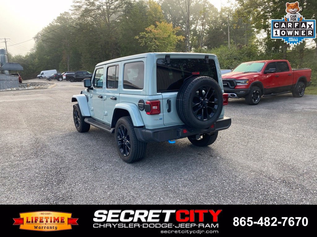 Used 2024 Jeep Wrangler Unlimited Sahara w/ Technology Group AWD/4WD image 7
