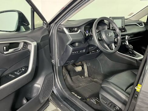 Used 2020 Toyota RAV4 XLE Premium image 24