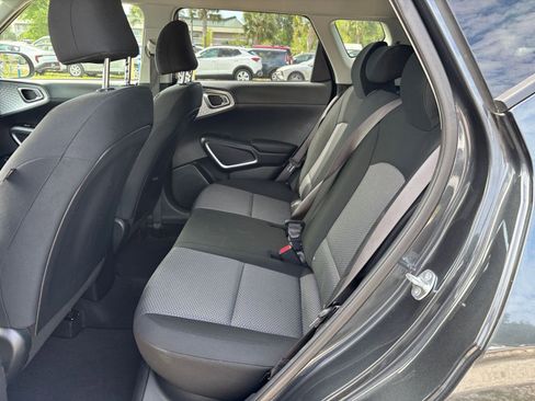 Used 2025 Kia Soul LX w/ LX Technology Package FWD image 24
