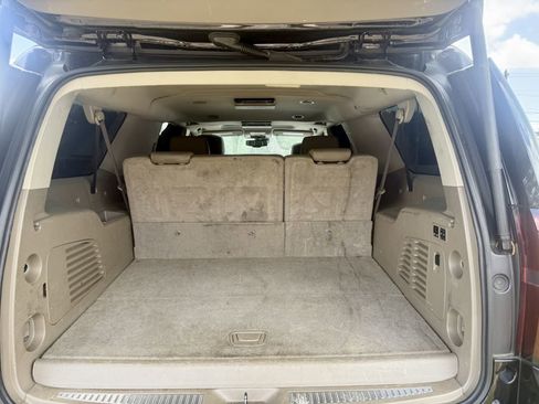 Used 2017 Chevrolet Suburban Premier image 39