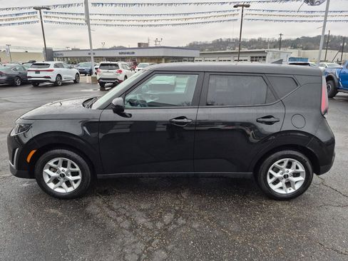 Used 2025 Kia Soul LX w/ LX Technology Package FWD image 6