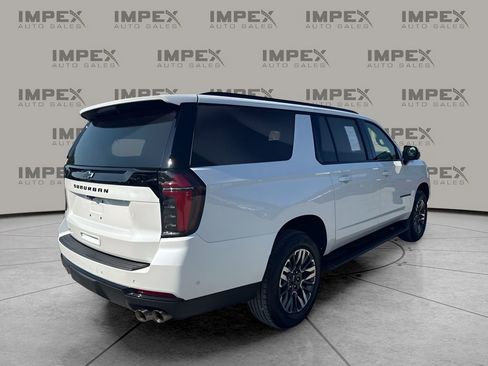 Used 2025 Chevrolet Suburban Z71 AWD/4WD image 5
