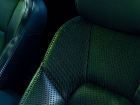 Certified 2023 Porsche Macan AWD/4WD image 23