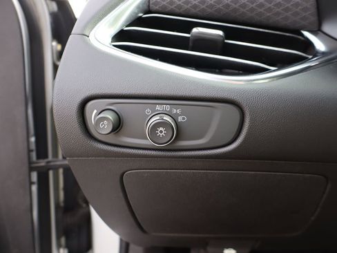 Used 2018 Chevrolet Malibu LT image 13