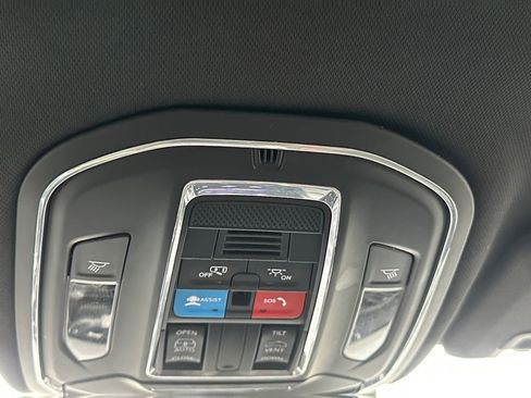 Used 2024 Jeep Grand Cherokee Laredo X AWD/4WD image 17