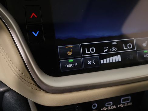Used 2023 Subaru Outback Limited AWD/4WD image 7