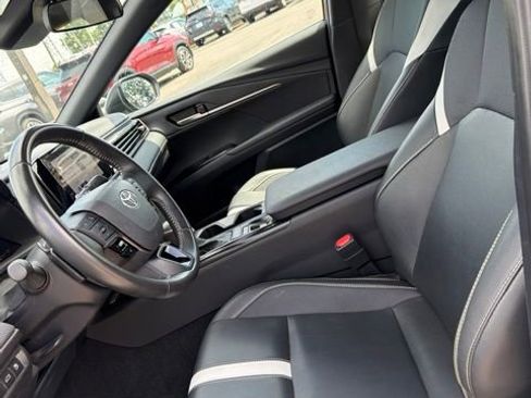 Used 2025 Toyota Camry SE FWD image 12