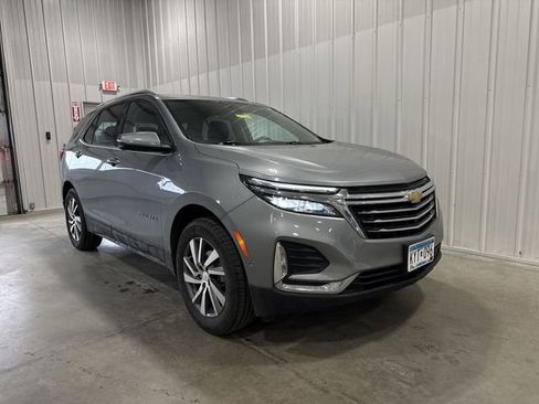 Used 2023 Chevrolet Equinox Premier image 2