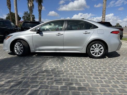 Used 2022 Toyota Corolla LE image 6