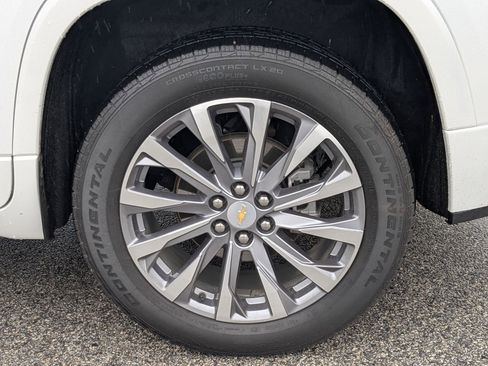 Used 2023 Chevrolet Traverse Premier FWD image 24
