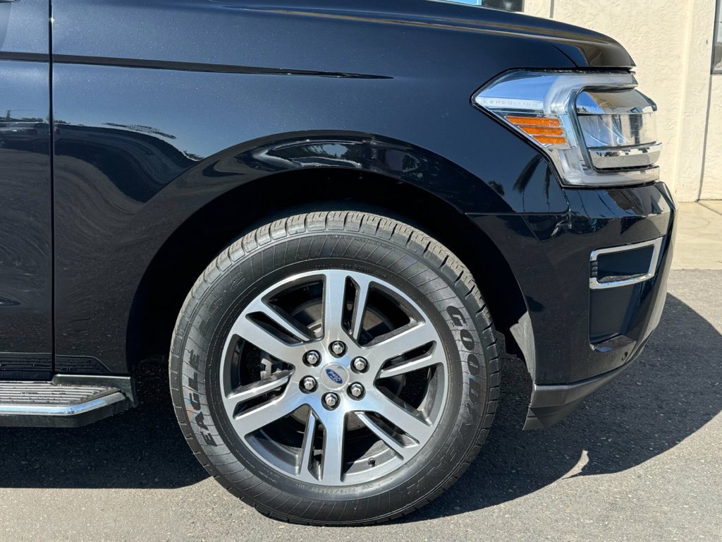 Used 2023 Ford Expedition Max Limited RWD image 2