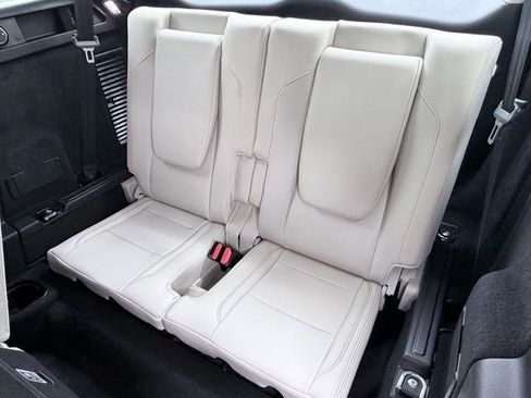 Used 2020 Land Rover Discovery Sport SE image 10