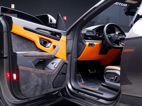 Used 2024 Lamborghini Urus S AWD/4WD image 31