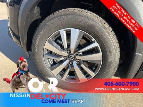 New 2025 Nissan Pathfinder SL image 9