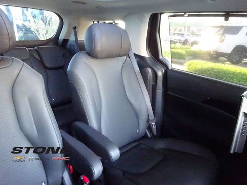 Used 2025 Kia Carnival SX Prestige image 17
