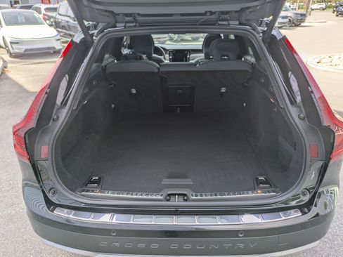 Used 2025 Volvo V90 B6 Cross Country Ultra image 28