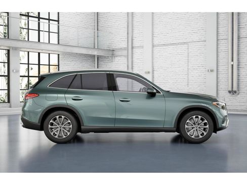Used 2026 Mercedes-Benz GLC 300 4MATIC image 2