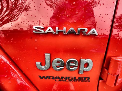Used 2020 Jeep Wrangler Unlimited Sahara image 31