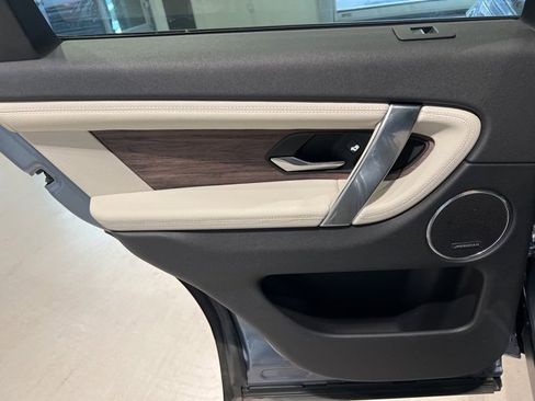 Used 2022 Land Rover Discovery Sport SE R-Dynamic image 26