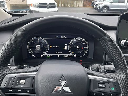 Used 2023 Mitsubishi Outlander SEL image 18