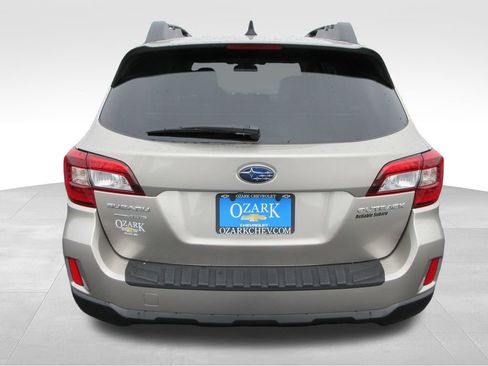 Used 2016 Subaru Outback 2.5i Limited AWD/4WD image 4