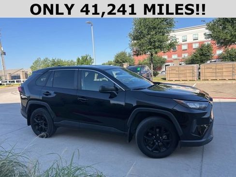 Used 2022 Toyota RAV4 LE FWD image 2