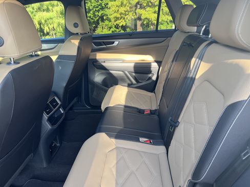 Certified 2024 Volkswagen Atlas Cross Sport SE w/ Black Wheel Package FWD image 27