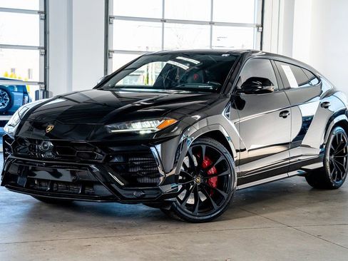 Used 2021 Lamborghini Urus image 2