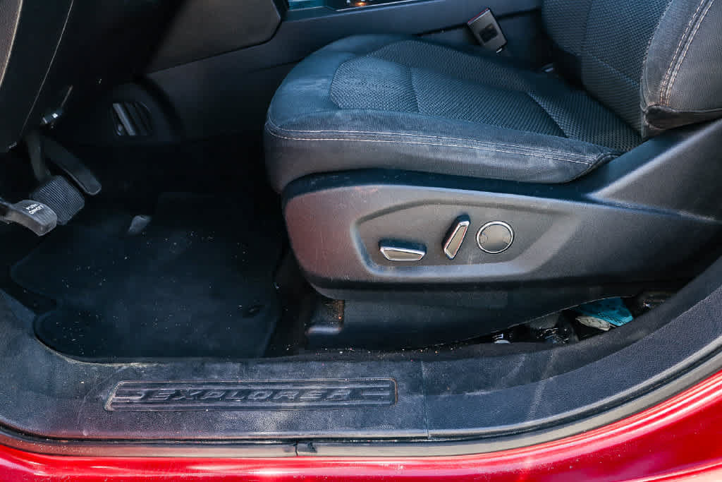 Used 2017 Ford Explorer XLT FWD image 19
