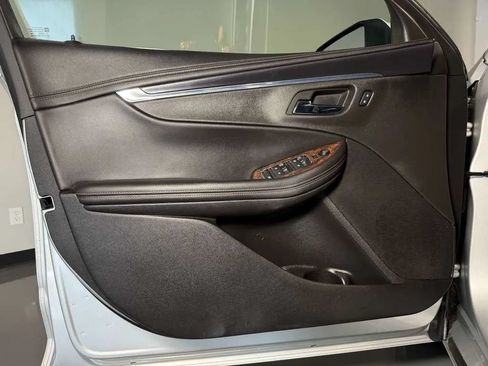 Used 2014 Chevrolet Impala LT w/ Convenience Package FWD image 24
