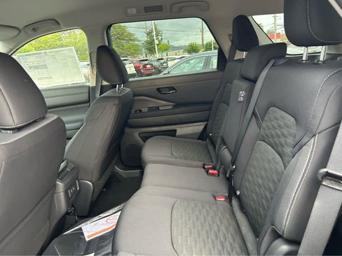 New 2026 Nissan Pathfinder SV image 10