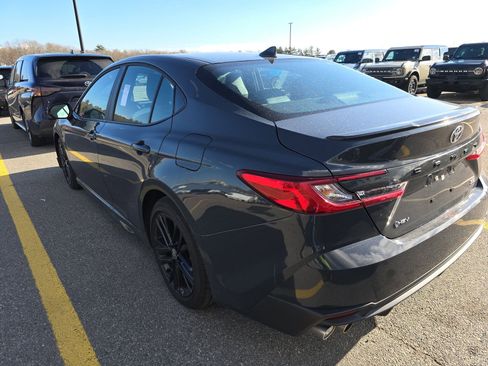Used 2025 Toyota Camry SE image 7