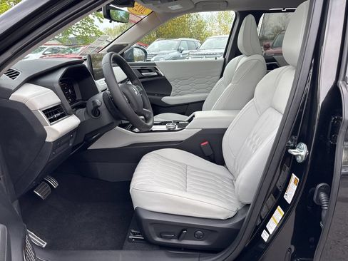 Used 2025 Mitsubishi Outlander AWD image 8