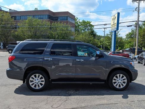 Used 2017 Toyota Sequoia Platinum AWD/4WD image 6
