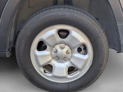 Used 2014 Jeep Cherokee Sport w/ Cold Weather Group image 10