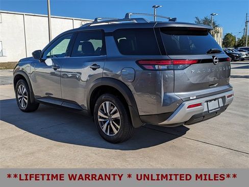 Used 2024 Nissan Pathfinder SL image 8