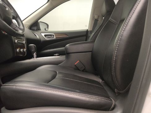 Used 2019 Nissan Pathfinder Platinum w/ Cargo Package AWD/4WD image 17