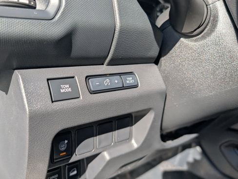 Used 2022 Nissan Frontier S w/ Technology Package image 18