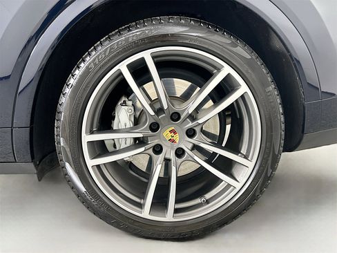 Certified 2022 Porsche Cayenne Turbo image 12