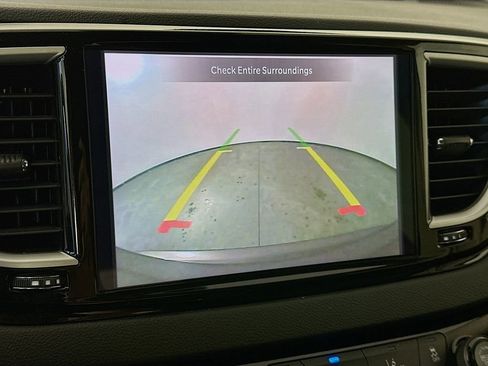 Used 2023 Chrysler Pacifica Touring-L FWD image 19