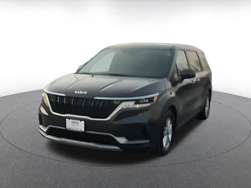 Used 2023 Kia Carnival LX image 4