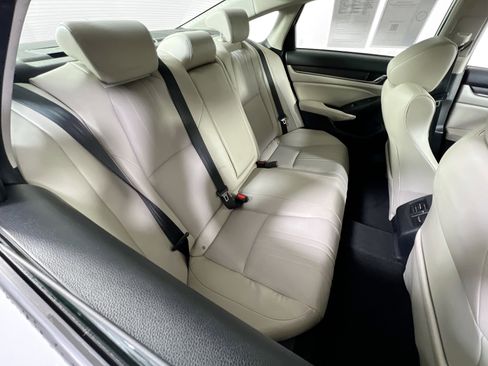 Used 2018 Honda Accord Touring image 27