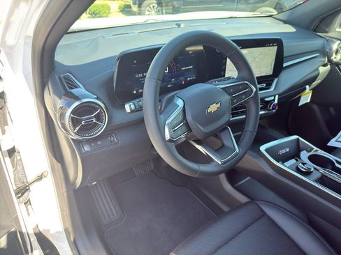 New 2026 Chevrolet Equinox LT w/ Convenience Package II FWD image 24