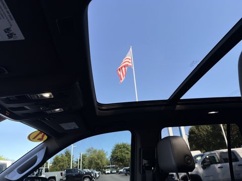 Used 2021 Chevrolet Tahoe LT w/ LT Signature Package AWD/4WD image 31