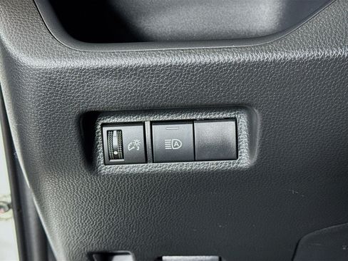 Used 2025 Toyota RAV4 XLE AWD/4WD image 10
